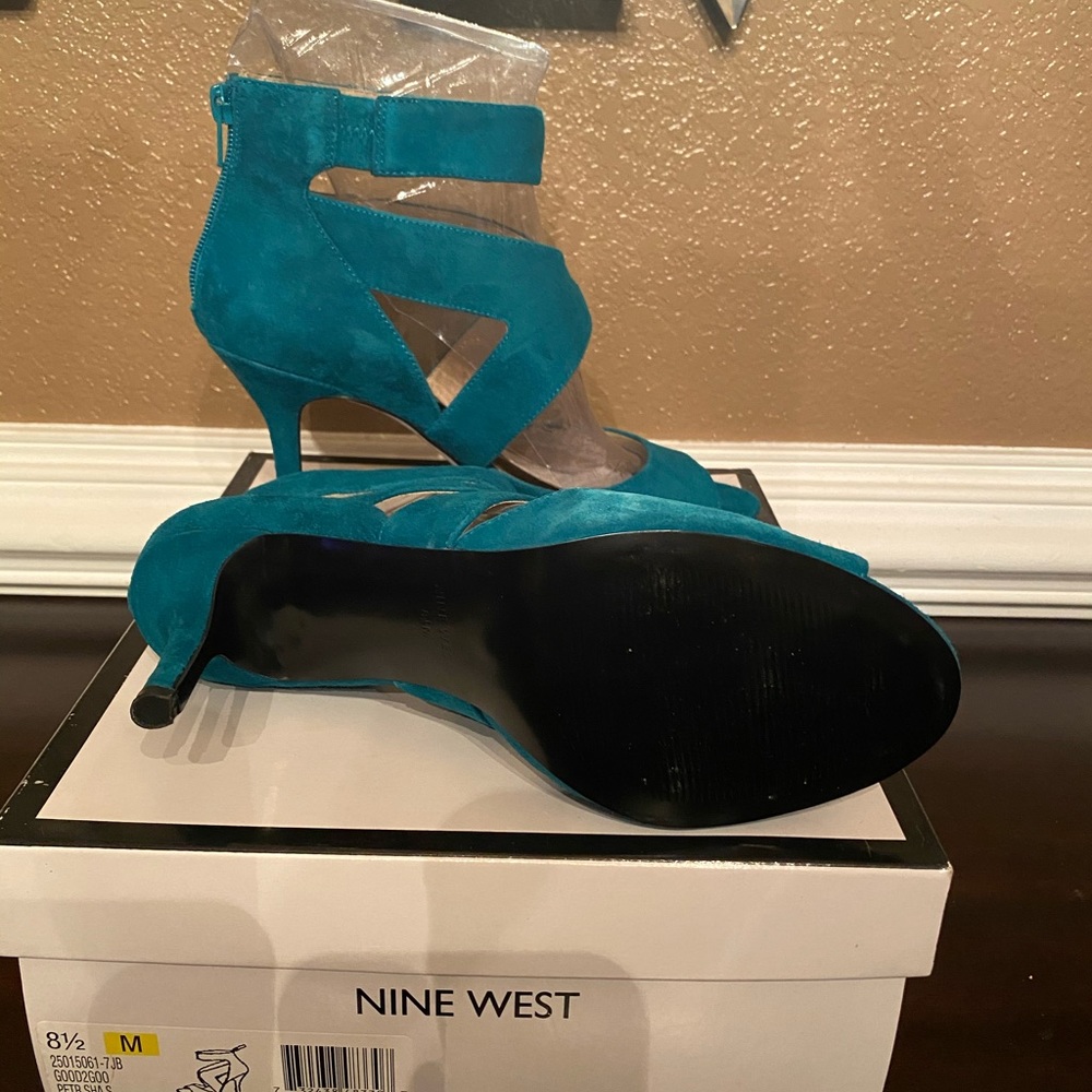 Nine West - Picture 3 of 4